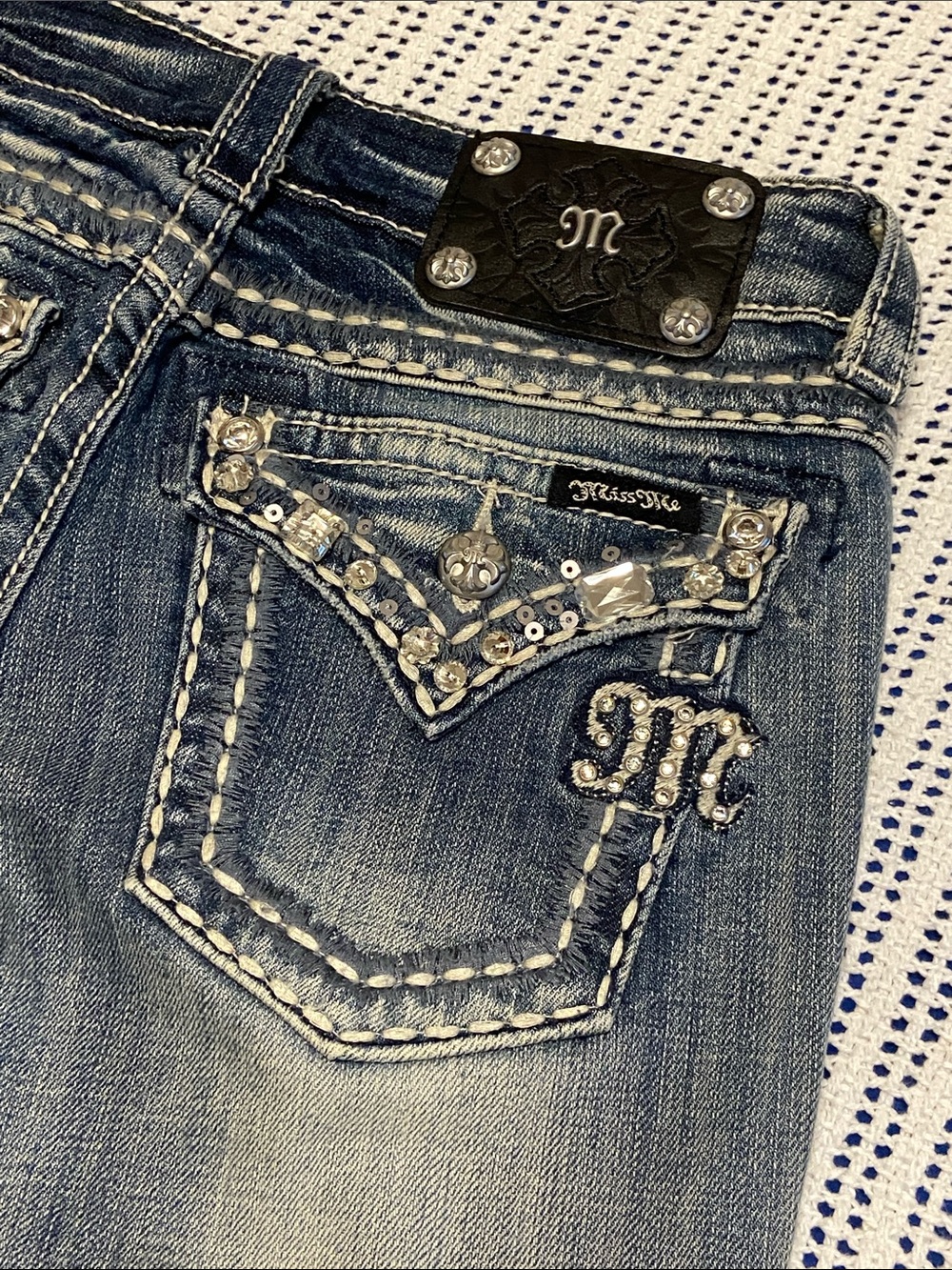 Miss Me JE5439P2 Cuff Capri Bedazzled Gems Low Rise Size 26